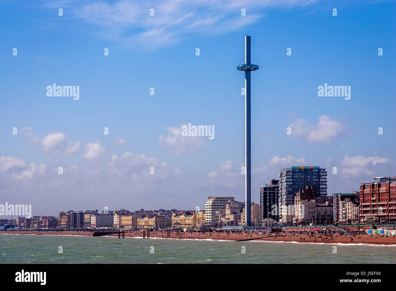 British Airways i360 Tower und The Seafront in Brighton, East Sussex, Großbritannien Stockfoto