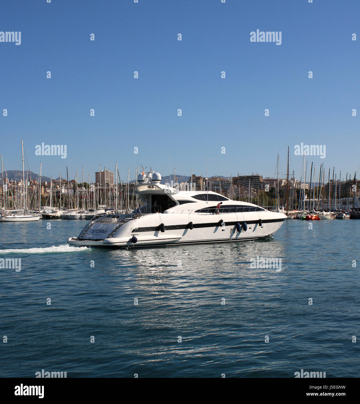 Bild - Luxus motor Superyacht "RAMBLE ON ROSE" (60m Baujahr 2011 von CRN in Ancona, Italien) in Palma De Mallorca. Stockfoto