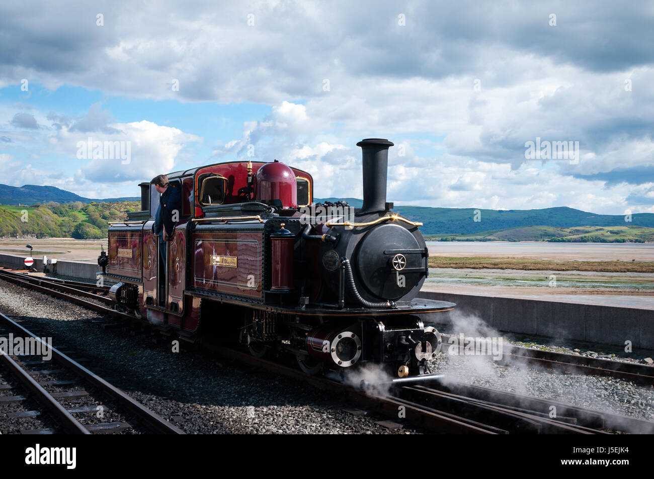 Doppelte Failrlie Dampf Lok Merddin Emrys wieder Bahn in Porthmadog in Nord-Wales. Stockfoto