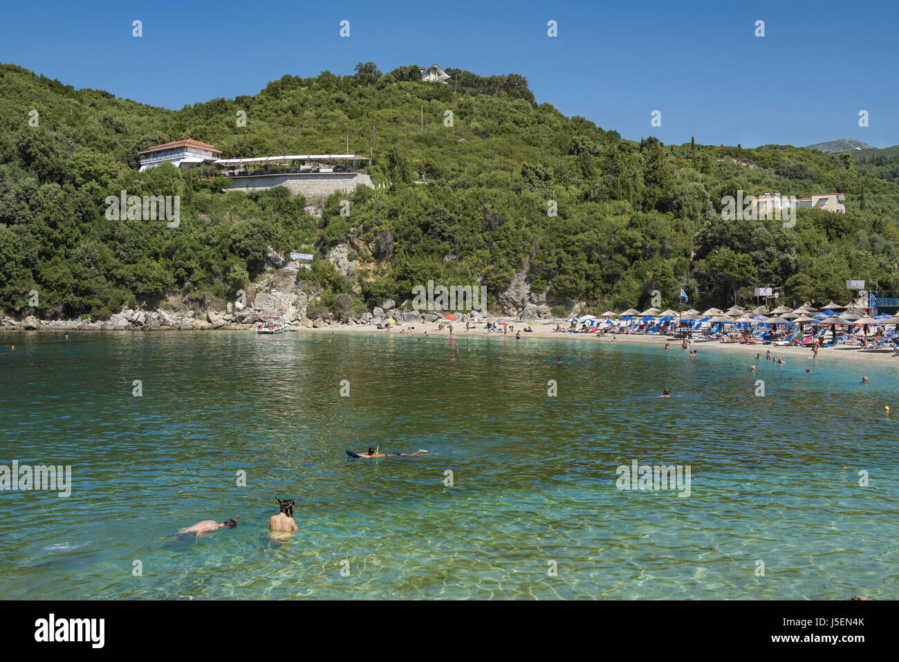 Sarakiniko Beach in der Nähe von Parga, an der Küste von Epirus im ionischen Meer, Griechenland Stockfoto