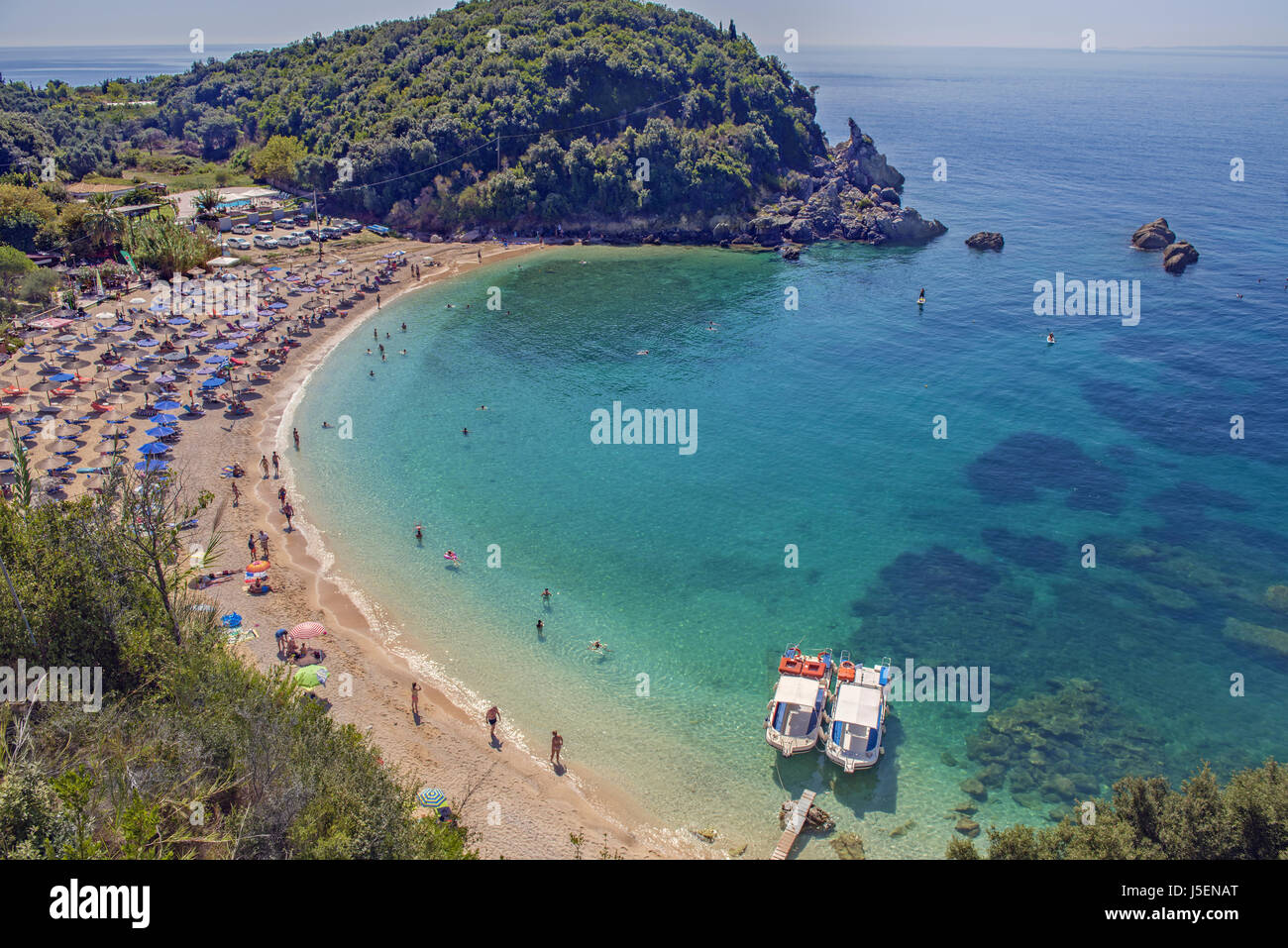 Sarakiniko Beach in der Nähe von Parga, an der Küste von Epirus im ionischen Meer, Griechenland Stockfoto