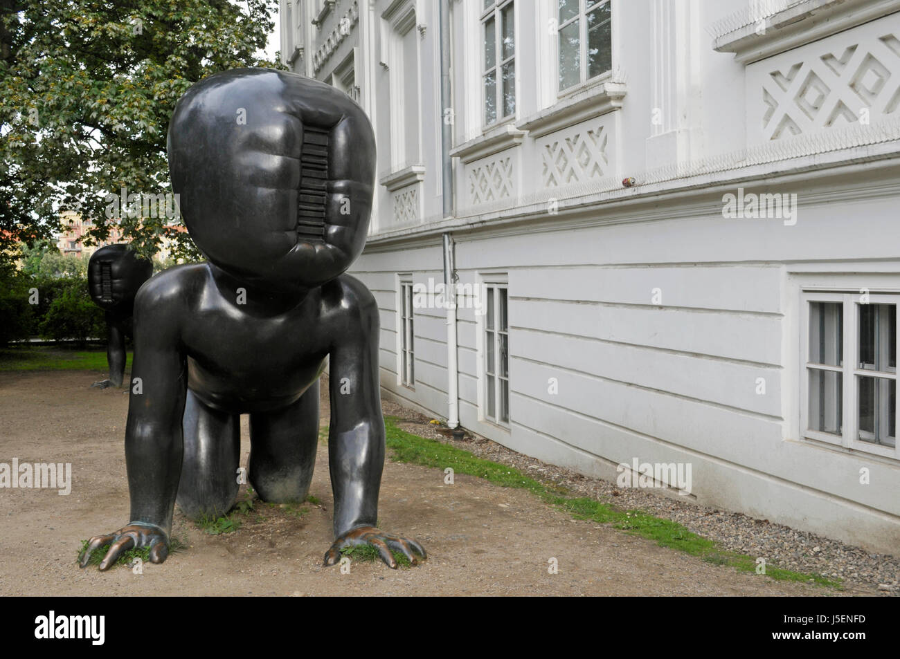 Babys, die Bronze-Skulptur von David Cerny im Museum Kampa, Prag Stockfoto