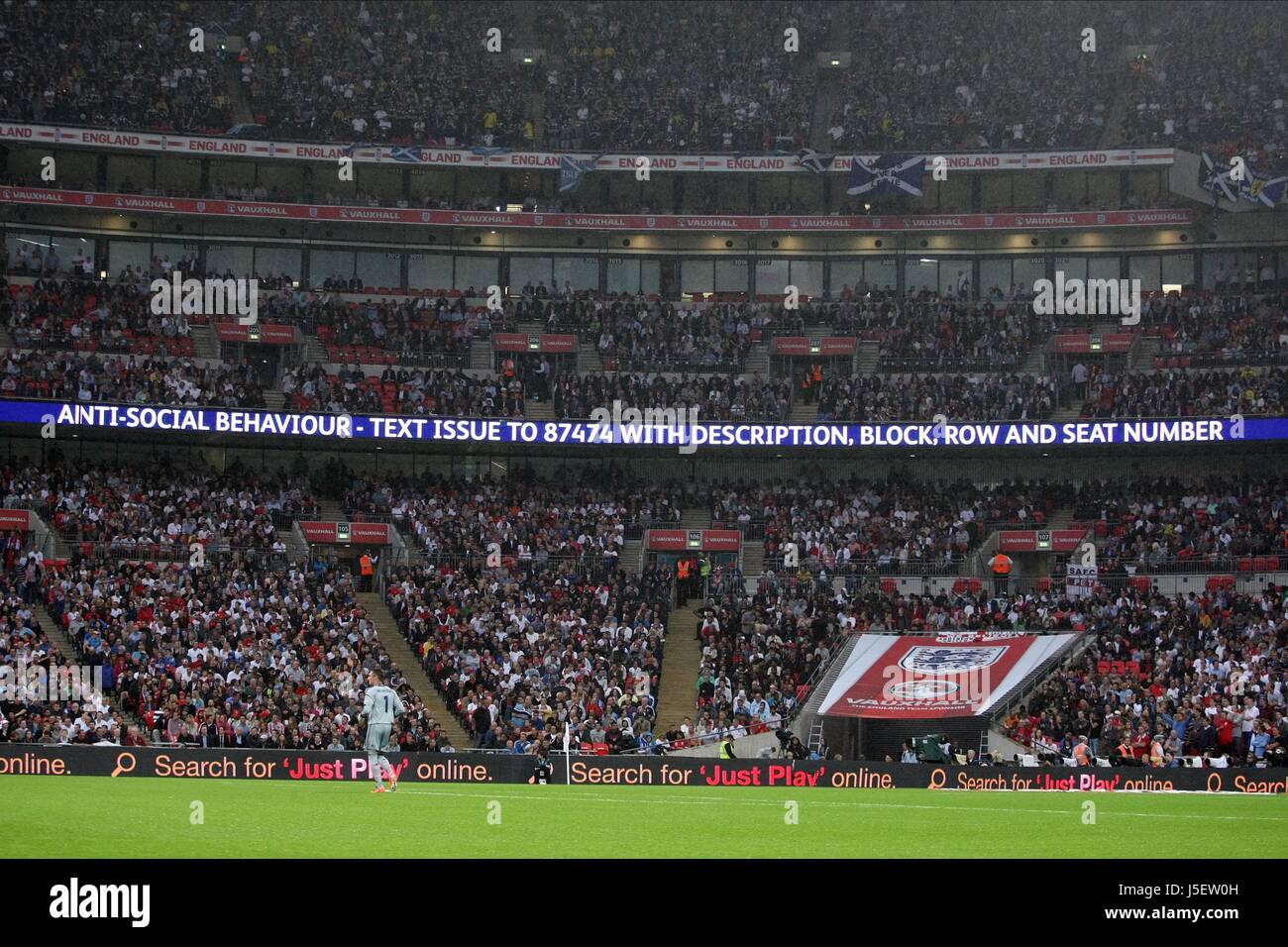 Anti-soziales Verhalten TEXT MES ENGALND V Schottland WEMBLEY LONDON 14. August 2013 Stockfoto