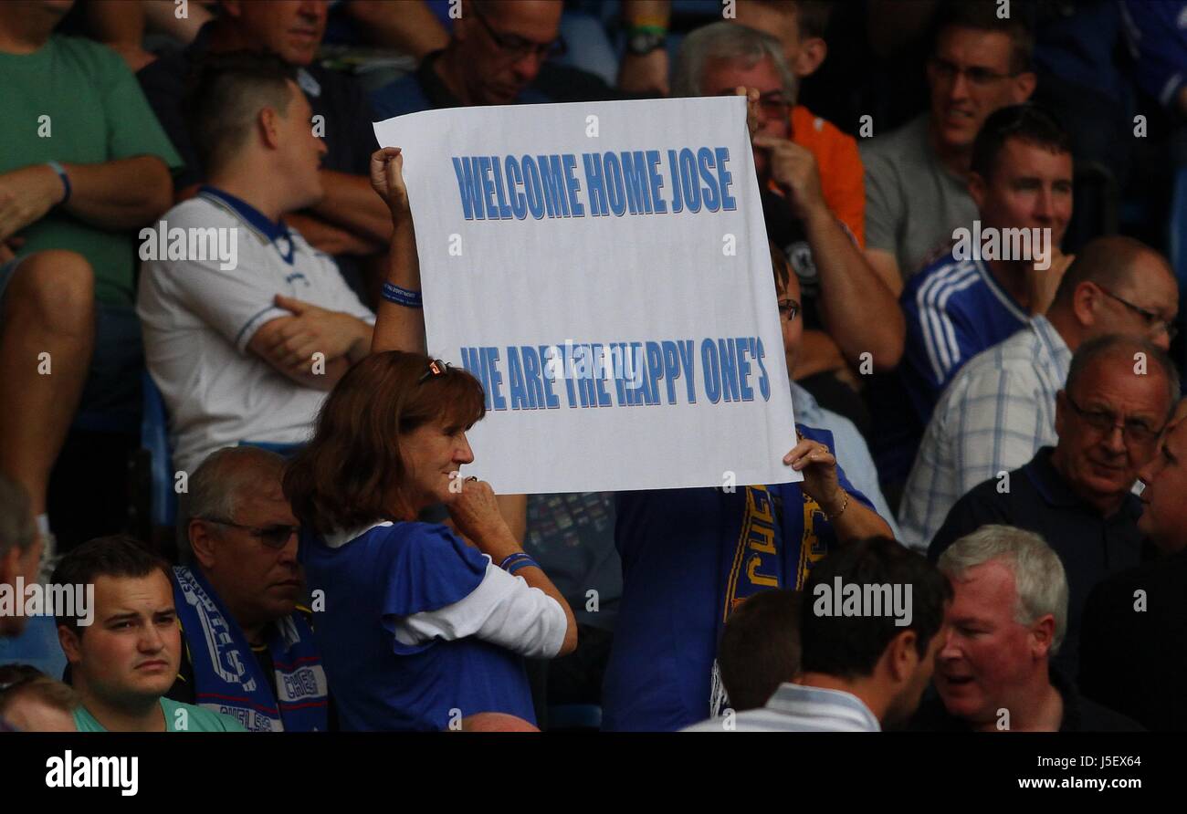 JOSE MOURINHO FAN unterzeichnet CHELSEA LONDON UK 18. August 2013 Stockfoto