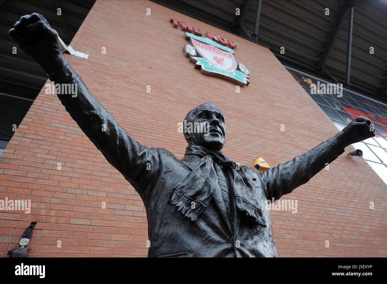 BILL SHANKLY MEMORIAL STATUE LIVERPOOL V MANCHESTER UNITED Anfield Road LIVERPOOL ENGLAND 1. September 2013 Stockfoto