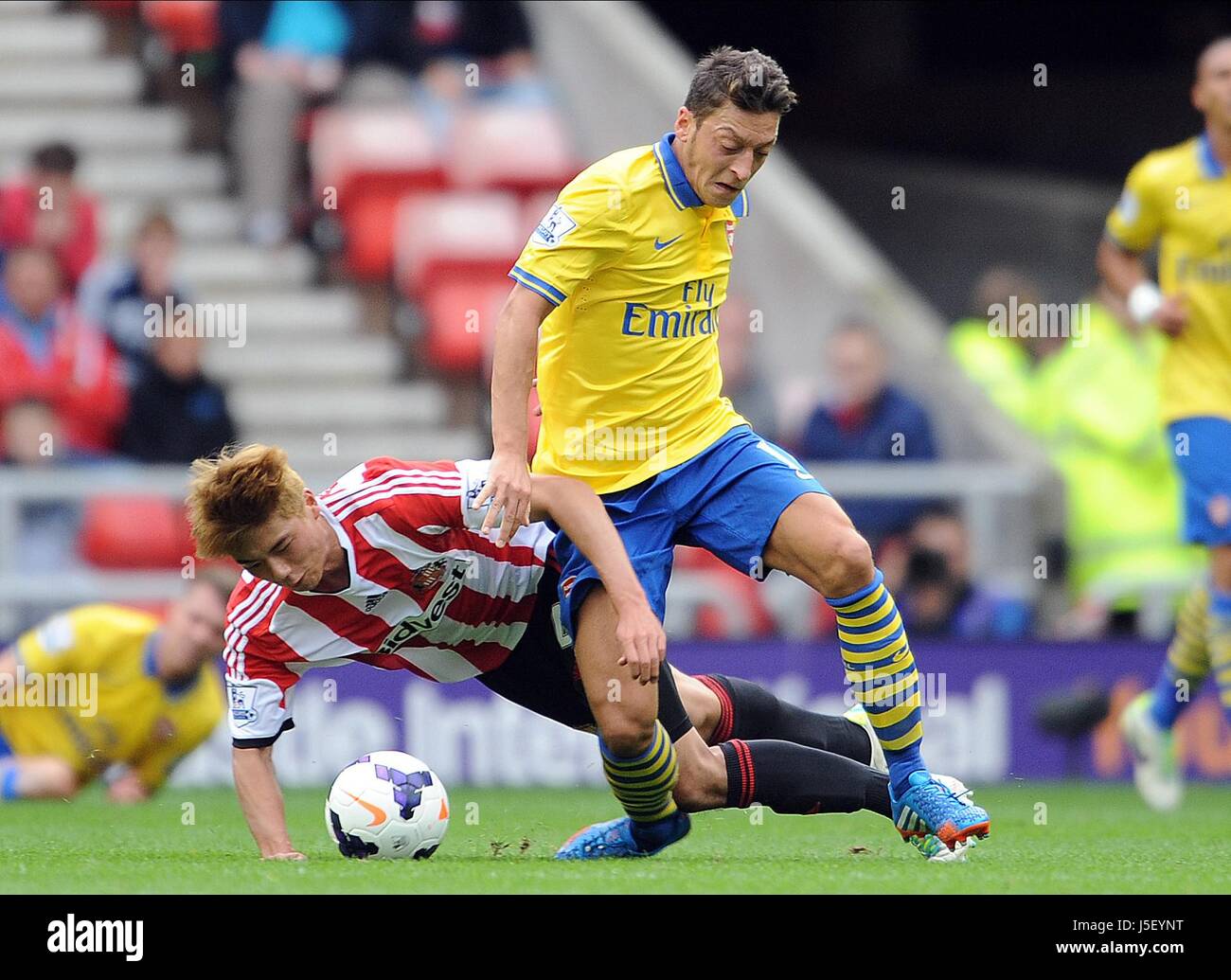 KI SUNG-YONG & MESUT Özil SUNDERLAND V ARSENAL STADIUM der leichten SUNDERLAND ENGLAND 14. September 2013 Stockfoto