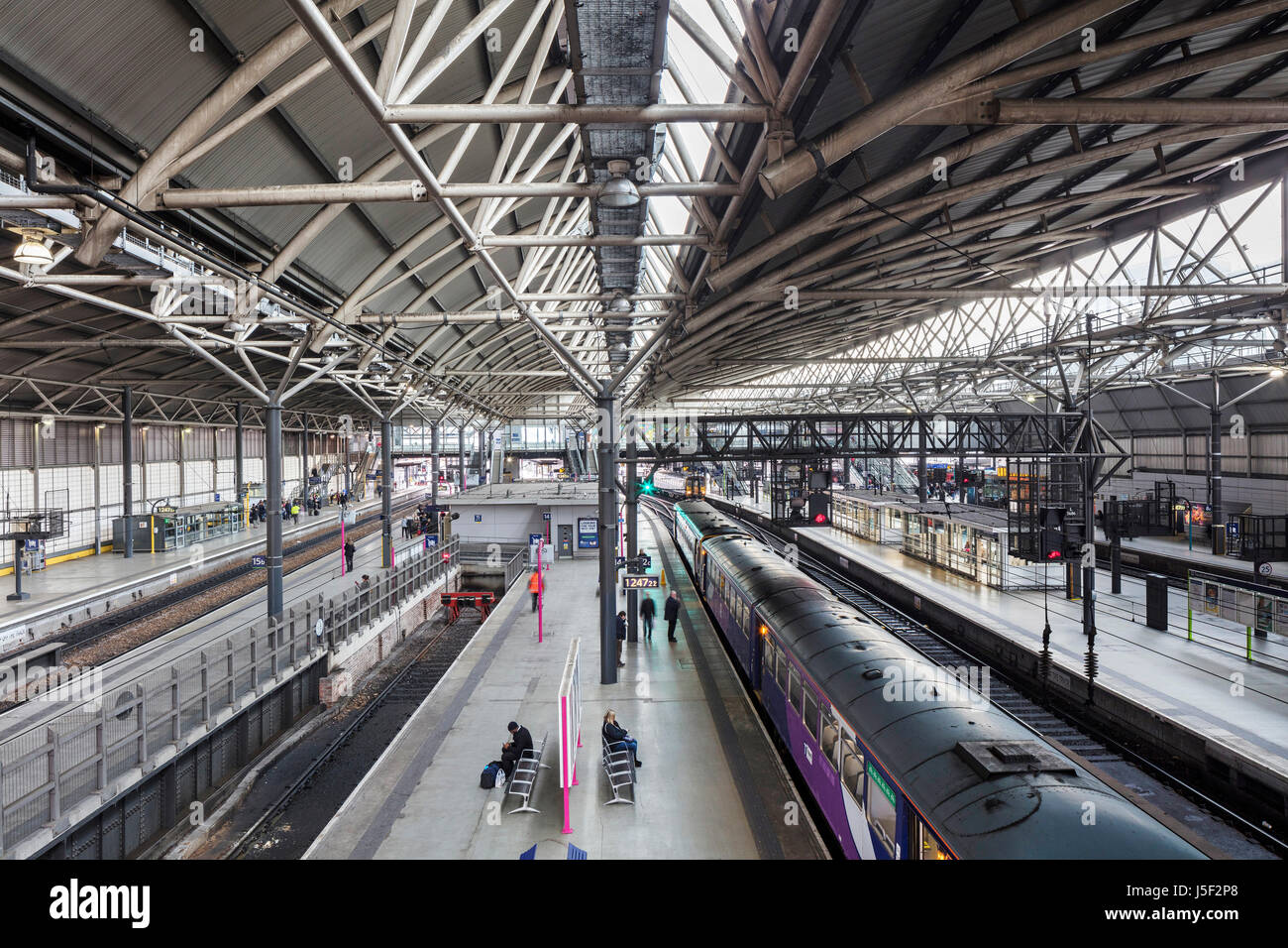 Plattform in Leeds Station Stockfoto