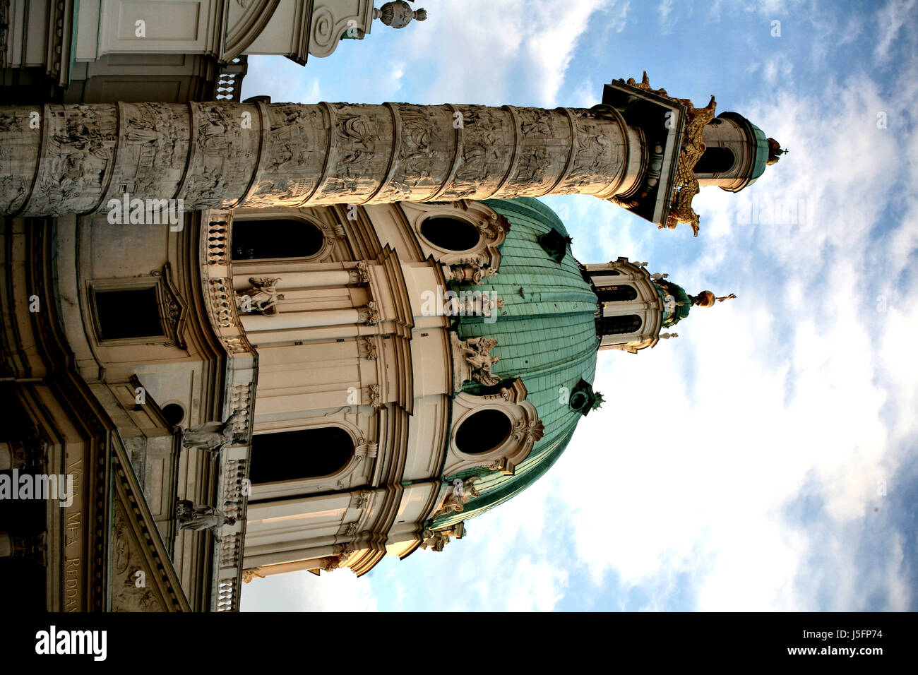 Dome Wien Österreicher Barock Spalten Fassade Teilansicht Kirche St. Karl Stockfoto