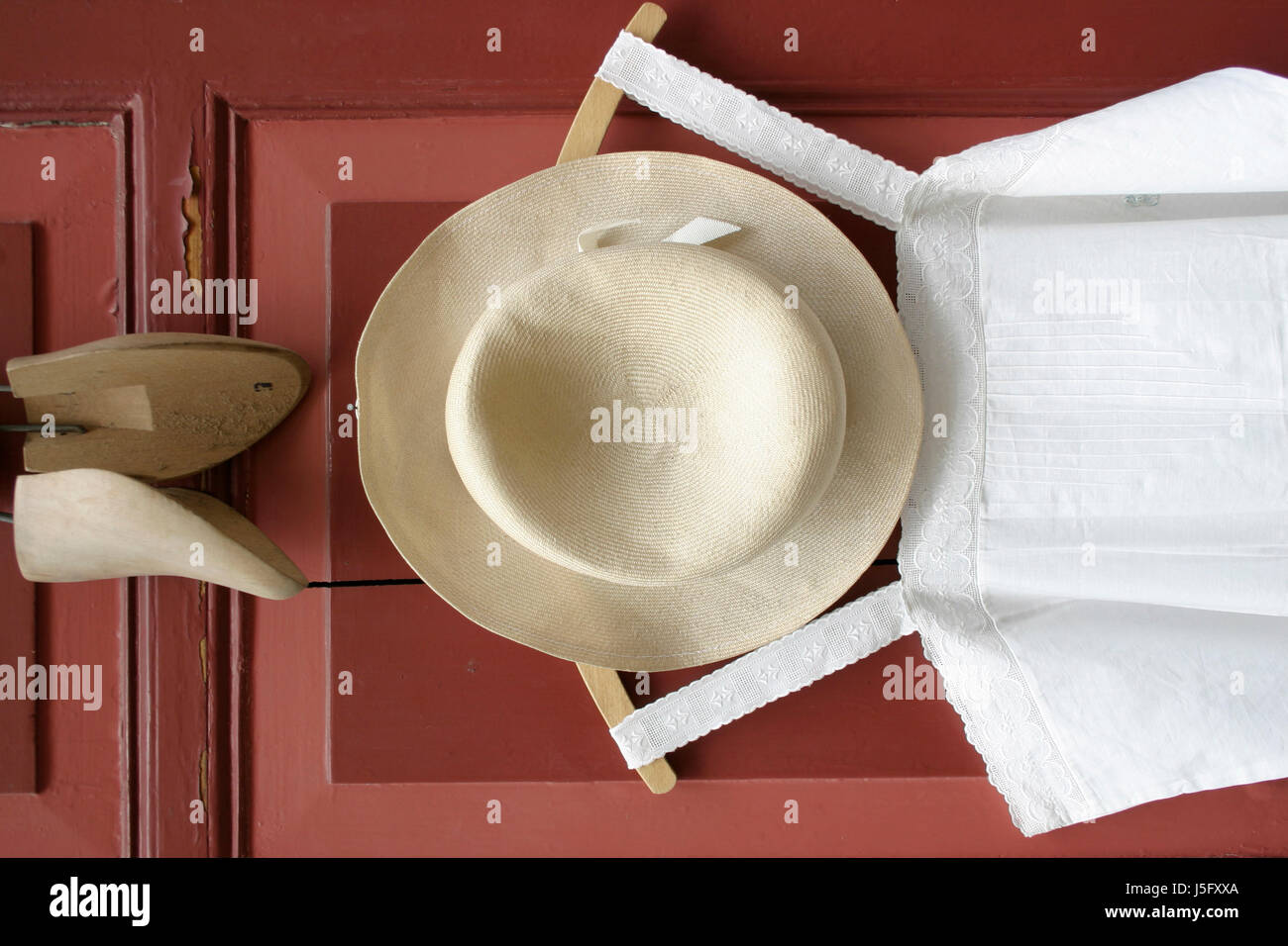 Mütze kopfbedeckung -Fotos und -Bildmaterial in hoher Auflösung – Alamy
