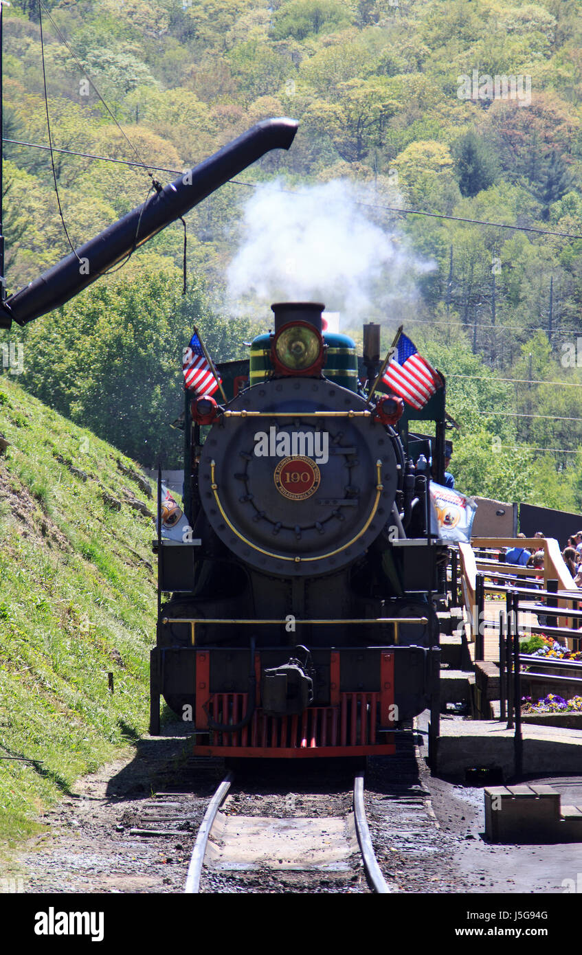 Yukon Queen Lok Dampflok und Zug an der Tweetsie Eisenbahn Amusement park Blowing Rock North Carolina Stockfoto