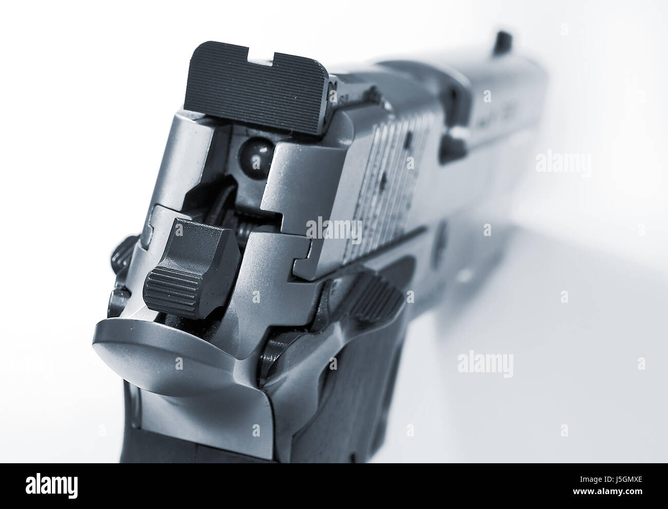 Makro Nahaufnahme Makro Aufnahme hautnah Ansicht sauer Pistole Arm Waffe Schusswaffe Stockfoto