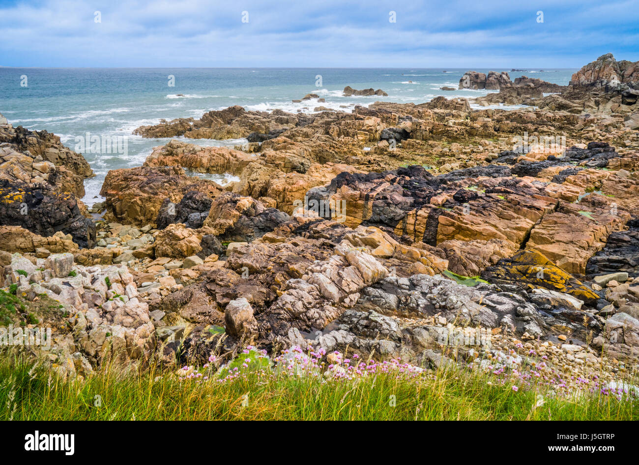 Frankreich, Bretagne, commune de Plougrescant, Le Gouffre de Plougrescant im Département Côtes-d ' Armor, landschaftlich reizvoll, felsigen Ärmelkanal Küste Landschaft n Stockfoto