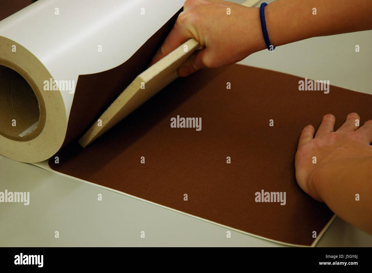 anzuzeigen Sie, dass Show Hand Hände binden Schnitt zeichnen basteln Katalog Stick kleben tun Stockfoto