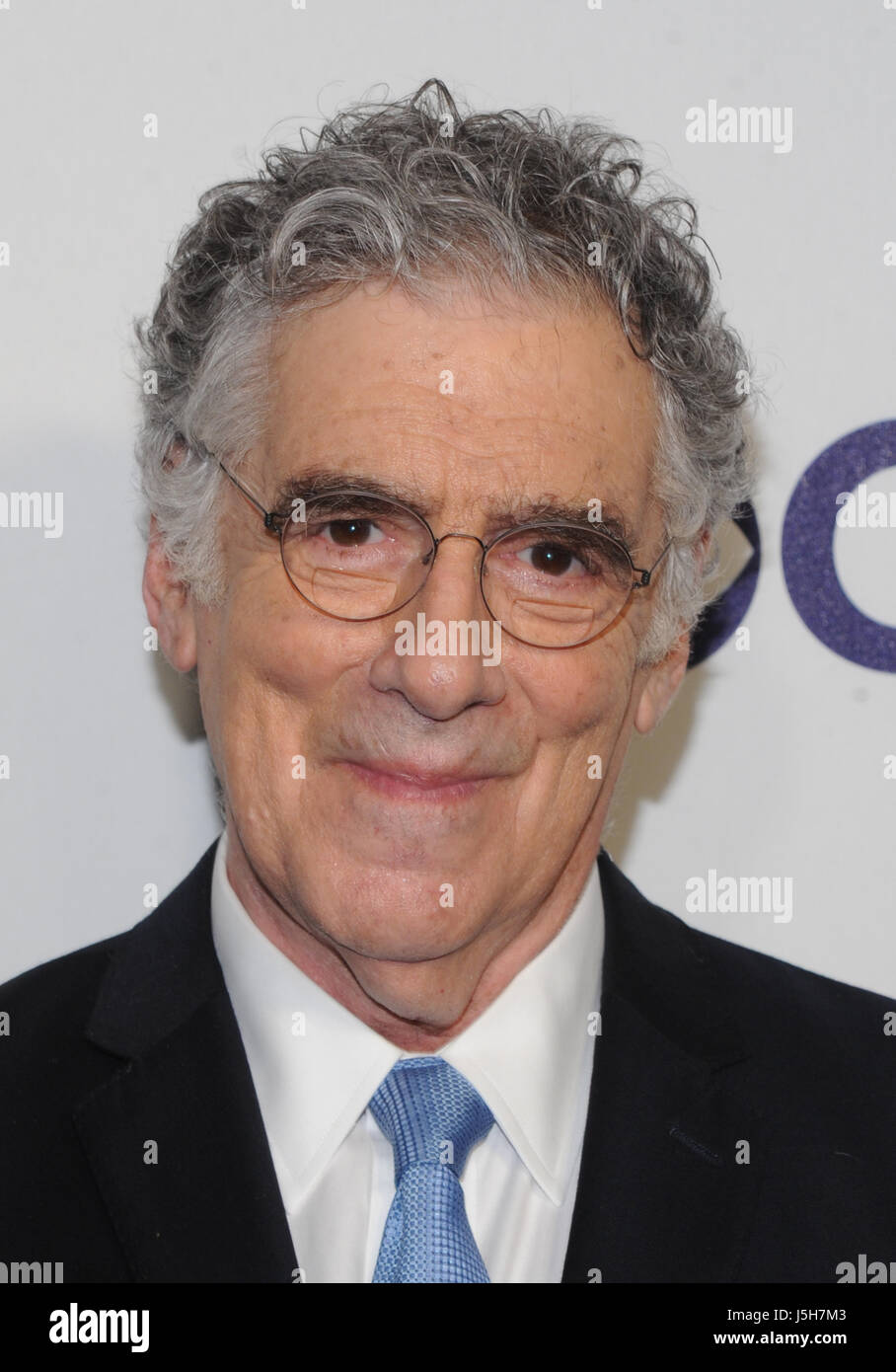 NEW YORK, NY - 17. Mai: Elliott Gould besucht 2017 CBS Upfront im The Plaza Hotel am 17. Mai 2017 in New York City @John Palmer/Medien-Punch Stockfoto