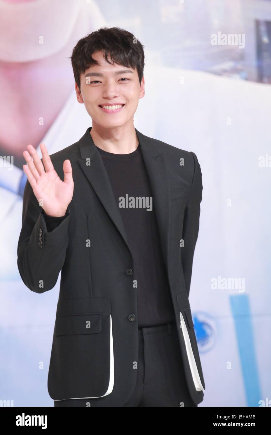 Kim Kang woo, Yeo Jin Goo, Gong-Seung-Yeon, markieren Sie AJ besuchen die Produktion Konferenz der Kreis: die zwei World in Seoul, Korea am 17. Mai 2017. (China und Korea Rechte heraus) Stockfoto