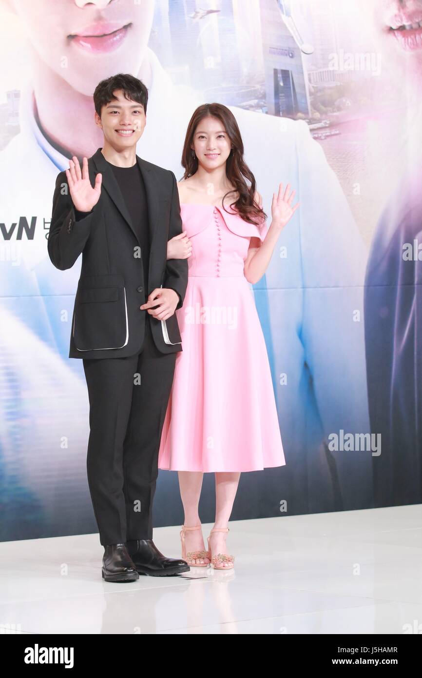 Kim Kang woo, Yeo Jin Goo, Gong-Seung-Yeon, markieren Sie AJ besuchen die Produktion Konferenz der Kreis: die zwei World in Seoul, Korea am 17. Mai 2017. (China und Korea Rechte heraus) Stockfoto
