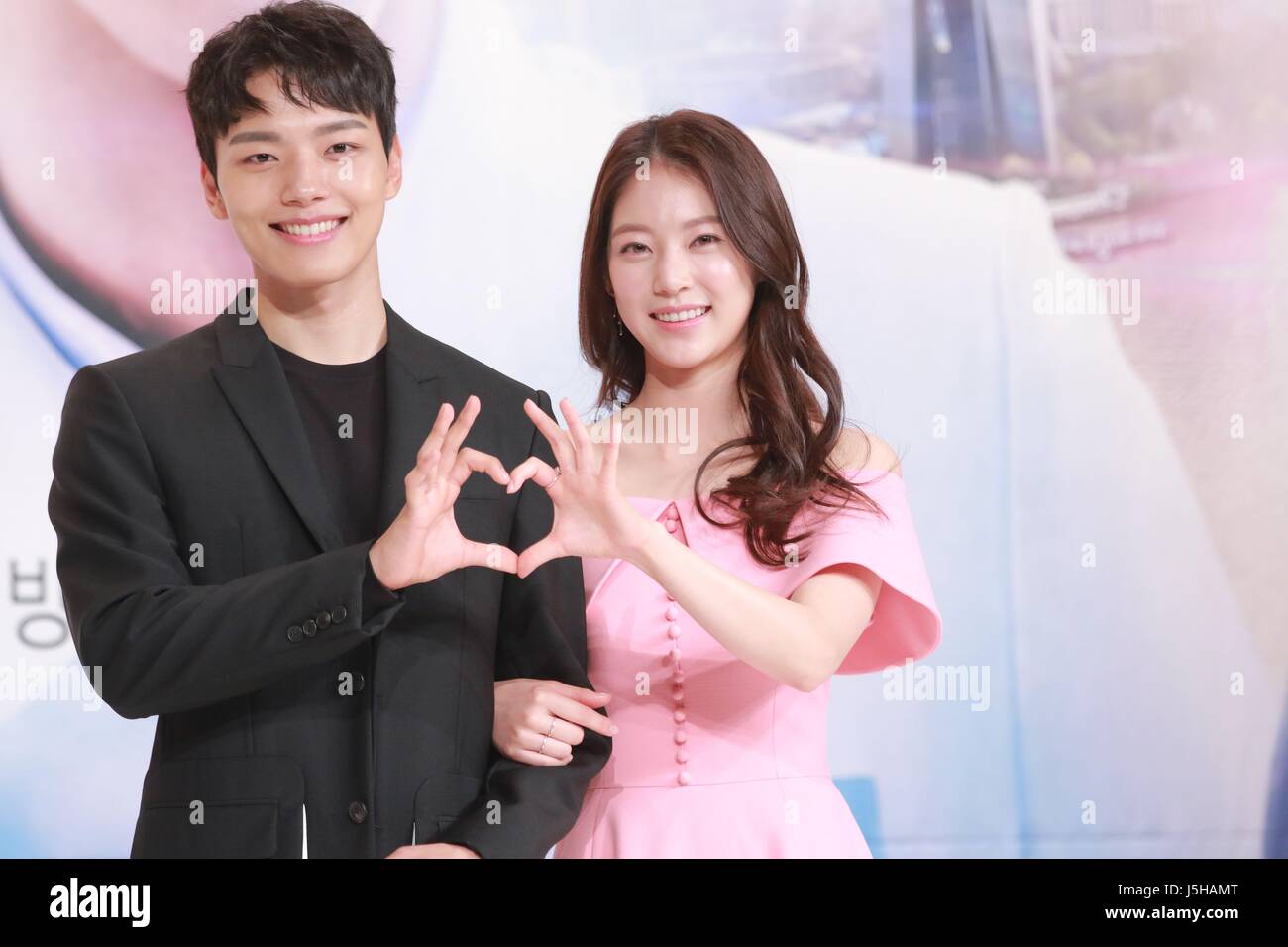 Kim Kang woo, Yeo Jin Goo, Gong-Seung-Yeon, markieren Sie AJ besuchen die Produktion Konferenz der Kreis: die zwei World in Seoul, Korea am 17. Mai 2017. (China und Korea Rechte heraus) Stockfoto