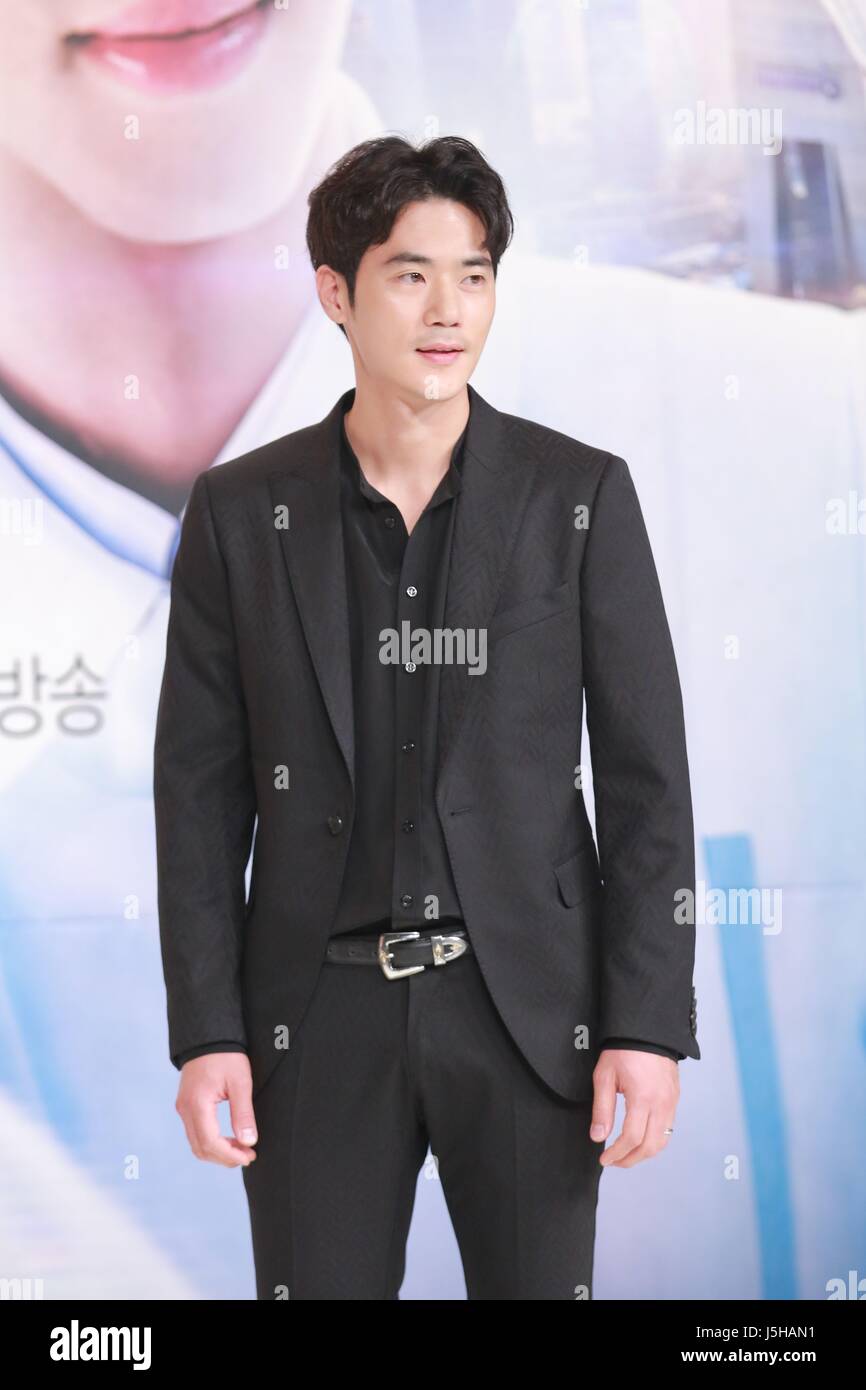 Kim Kang woo, Yeo Jin Goo, Gong-Seung-Yeon, markieren Sie AJ besuchen die Produktion Konferenz der Kreis: die zwei World in Seoul, Korea am 17. Mai 2017. (China und Korea Rechte heraus) Stockfoto