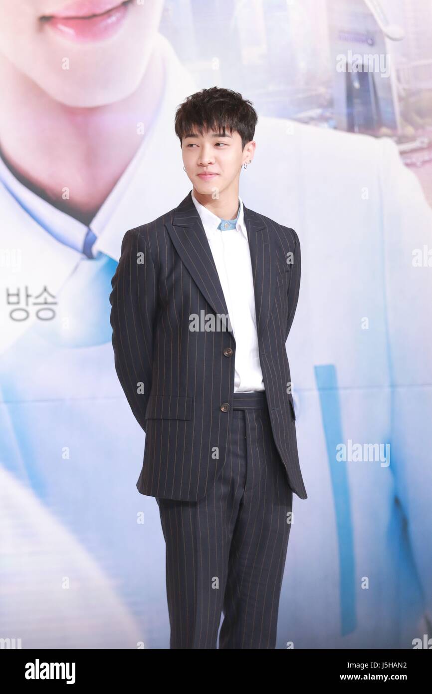 Kim Kang woo, Yeo Jin Goo, Gong-Seung-Yeon, markieren Sie AJ besuchen die Produktion Konferenz der Kreis: die zwei World in Seoul, Korea am 17. Mai 2017. (China und Korea Rechte heraus) Stockfoto