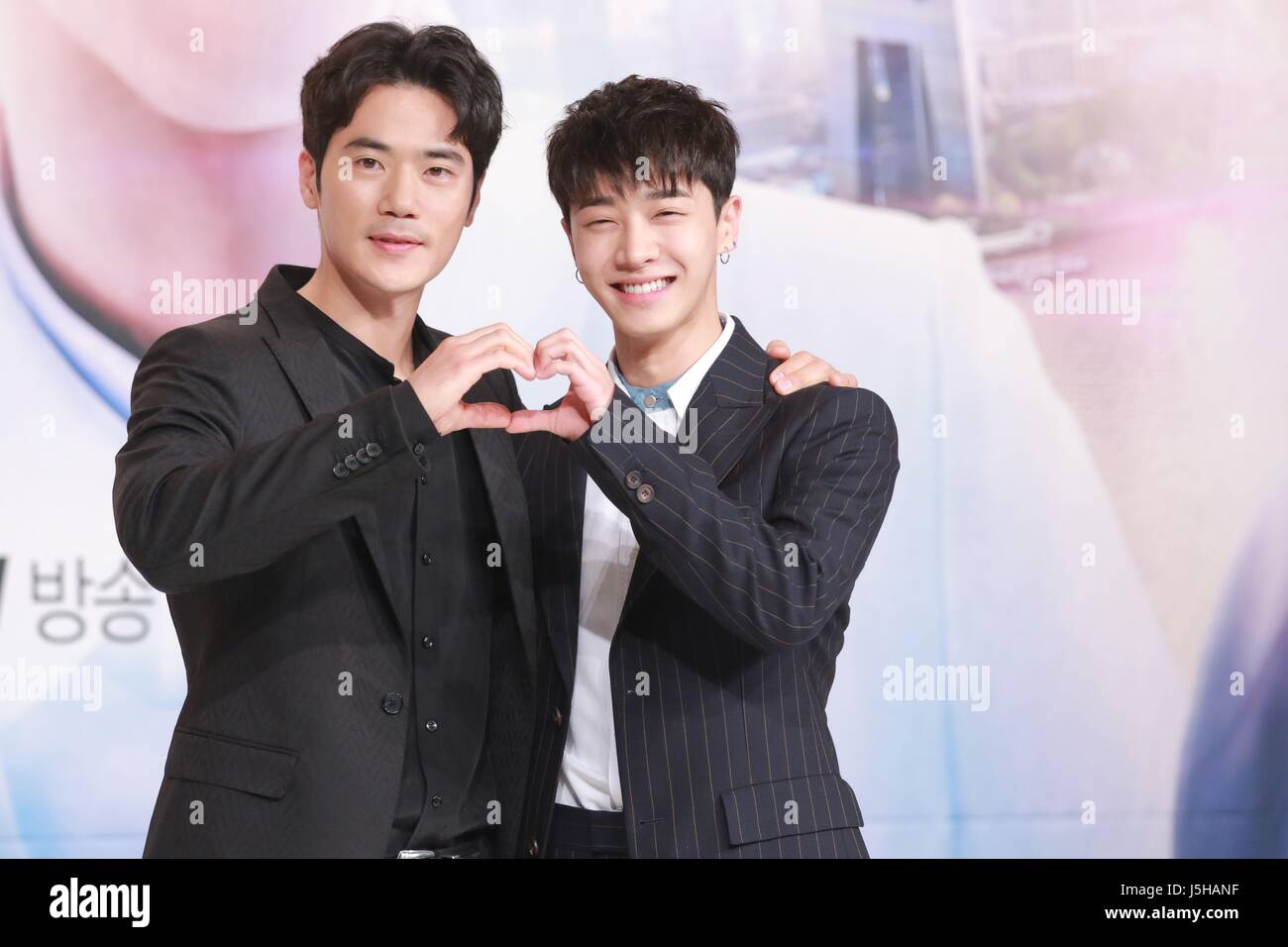 Kim Kang woo, Yeo Jin Goo, Gong-Seung-Yeon, markieren Sie AJ besuchen die Produktion Konferenz der Kreis: die zwei World in Seoul, Korea am 17. Mai 2017. (China und Korea Rechte heraus) Stockfoto