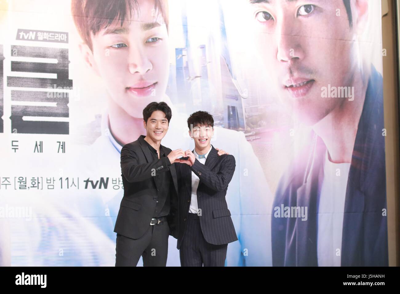 Kim Kang woo, Yeo Jin Goo, Gong-Seung-Yeon, markieren Sie AJ besuchen die Produktion Konferenz der Kreis: die zwei World in Seoul, Korea am 17. Mai 2017. (China und Korea Rechte heraus) Stockfoto