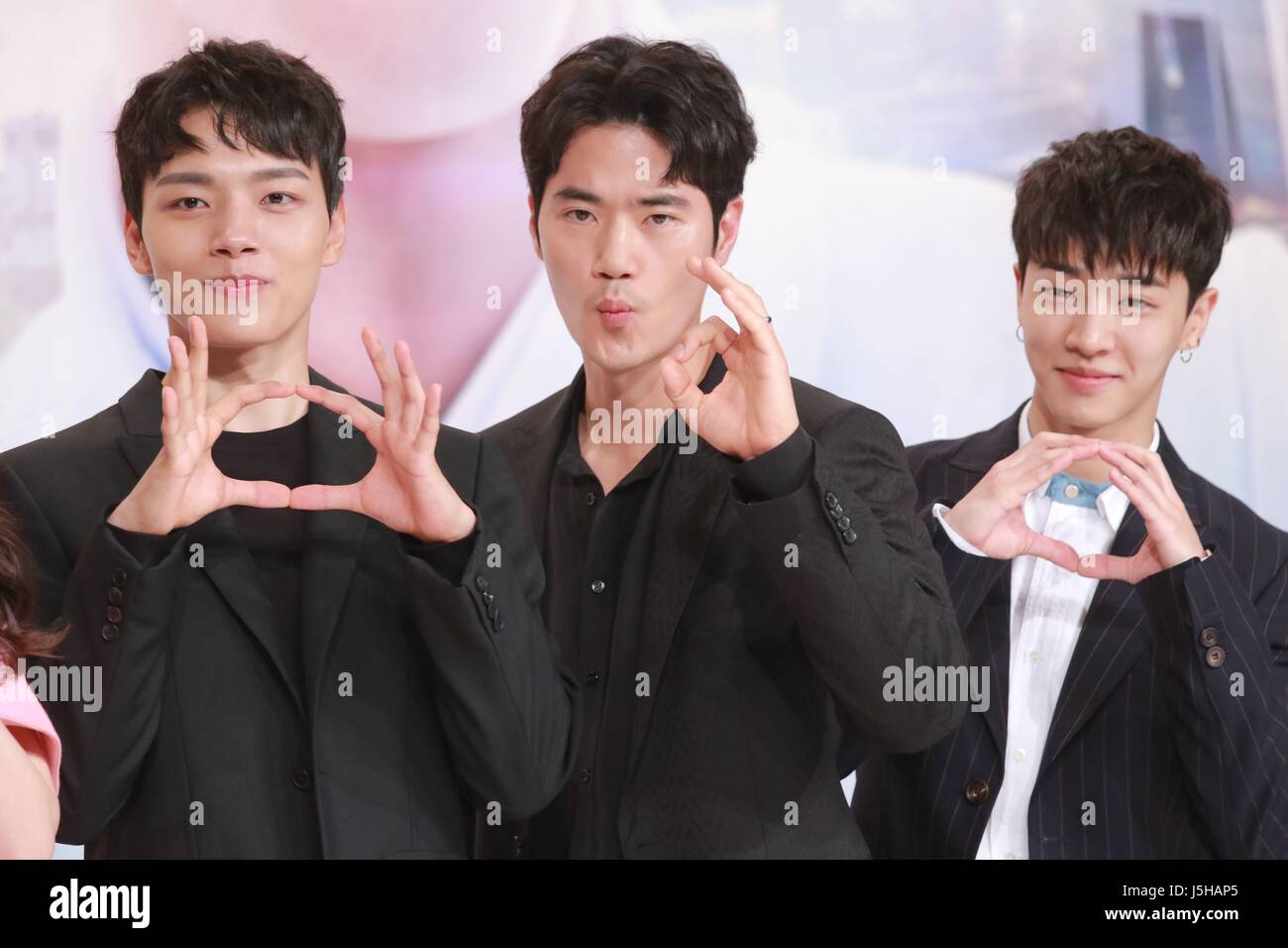 Kim Kang woo, Yeo Jin Goo, Gong-Seung-Yeon, markieren Sie AJ besuchen die Produktion Konferenz der Kreis: die zwei World in Seoul, Korea am 17. Mai 2017. (China und Korea Rechte heraus) Stockfoto