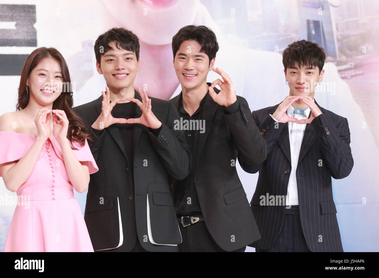 Kim Kang woo, Yeo Jin Goo, Gong-Seung-Yeon, markieren Sie AJ besuchen die Produktion Konferenz der Kreis: die zwei World in Seoul, Korea am 17. Mai 2017. (China und Korea Rechte heraus) Stockfoto