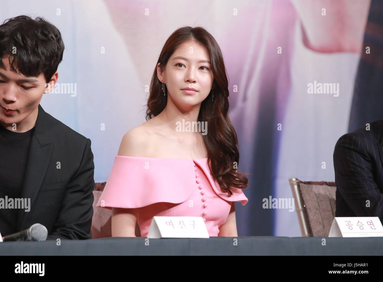 Kim Kang woo, Yeo Jin Goo, Gong-Seung-Yeon, markieren Sie AJ besuchen die Produktion Konferenz der Kreis: die zwei World in Seoul, Korea am 17. Mai 2017. (China und Korea Rechte heraus) Stockfoto