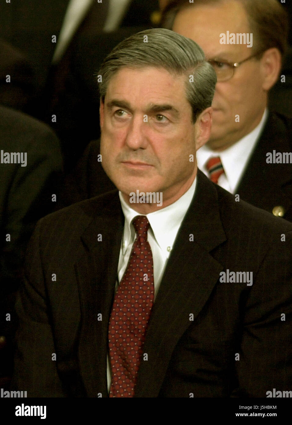 Washington, DC - 28. Januar 2003--United States Federal Bureau of Investigation (FBI) Direktor Robert Mueller hört, wie US-Präsident George W. Bush seine Rede zur Lage der Union zu einer gemeinsamen Sitzung des Kongresses der Vereinigten Staaten liefert. Bildnachweis: Ron Sachs / CNP - NO-Draht-SERVICE - Foto: Ron Sachs/Consolidated/Dpa Stockfoto