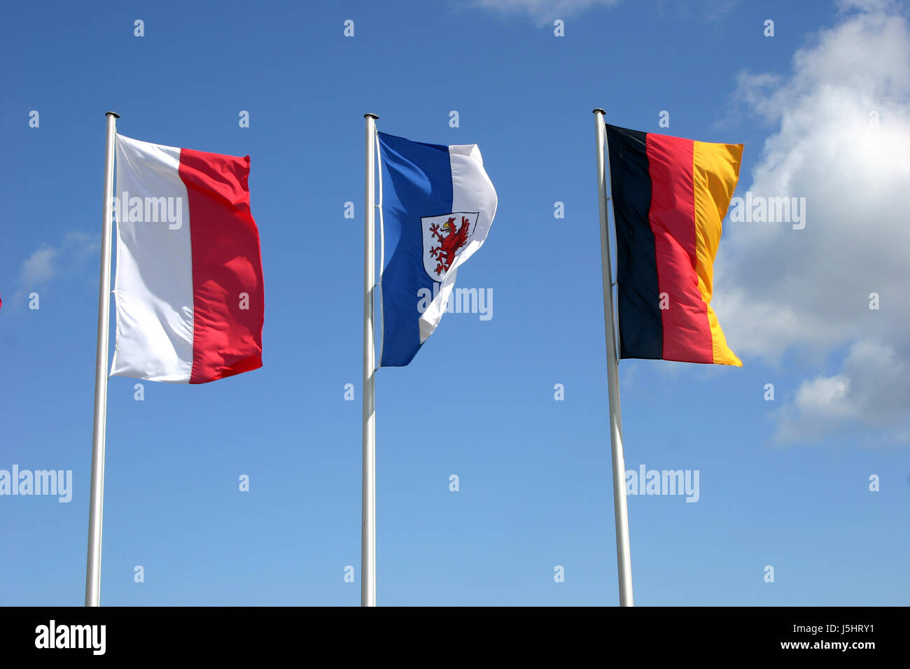 Schlag Mast Polen Fahnen Fahnenmast Nationalität maßstabsgerechte Deutschland Bund Stockfoto