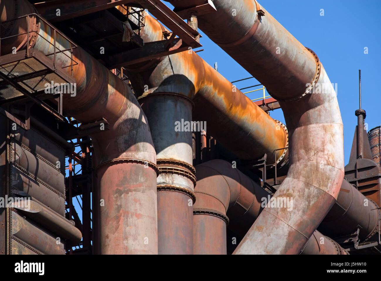 Profil-Industrie Nostalgie Schraube Stahl Kokerei unwirksam Rost Träger Knick Stockfoto