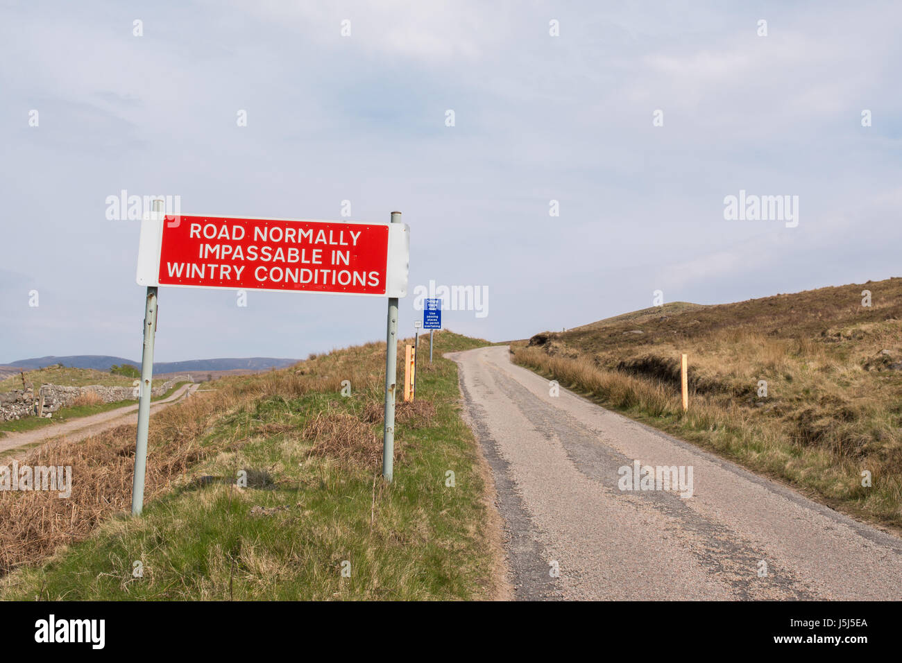 Bealach Na Ba Straße Warnschild - Applecross Halbinsel, Wester Ross, Schottland, Großbritannien Stockfoto