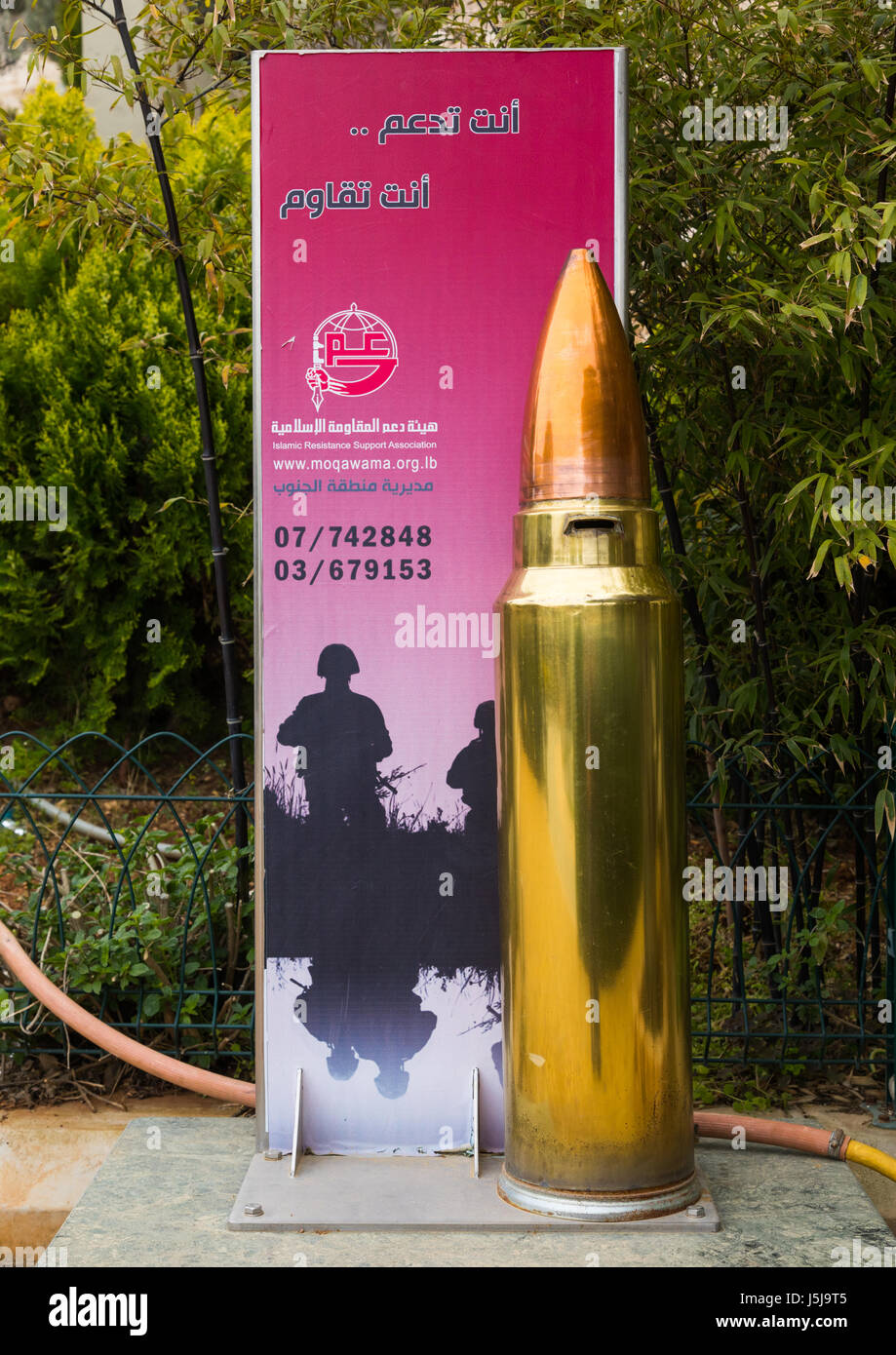 Riesiger Bullet, Geld in das Kriegsmuseum, betrieben durch die Hisbollah zu sammeln genannt das touristische Wahrzeichen des Widerstands, South Governorate, Mleeta, Libanon Stockfoto