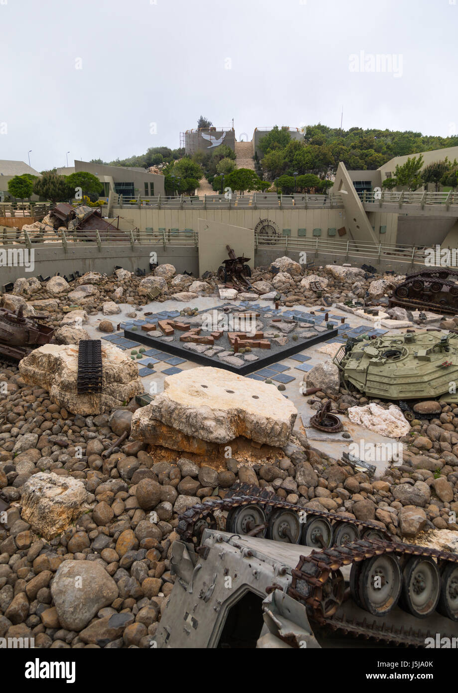 Israelische Panzer in das Kriegsmuseum, betrieben durch die Hisbollah forderte das touristische Wahrzeichen der Widerstand oder Museum Widerstand Tourismus, South Governorate, Mleeta, Libanon Stockfoto