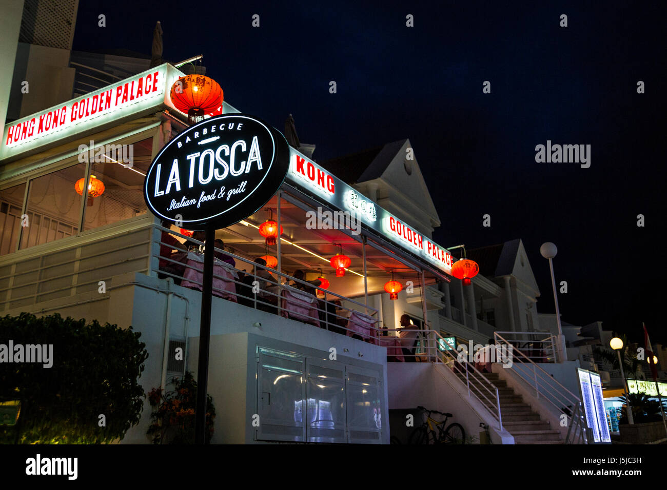 Restaurants in Fanabe bei Nacht, Costa Adeje, Teneriffa, Spanien Stockfoto