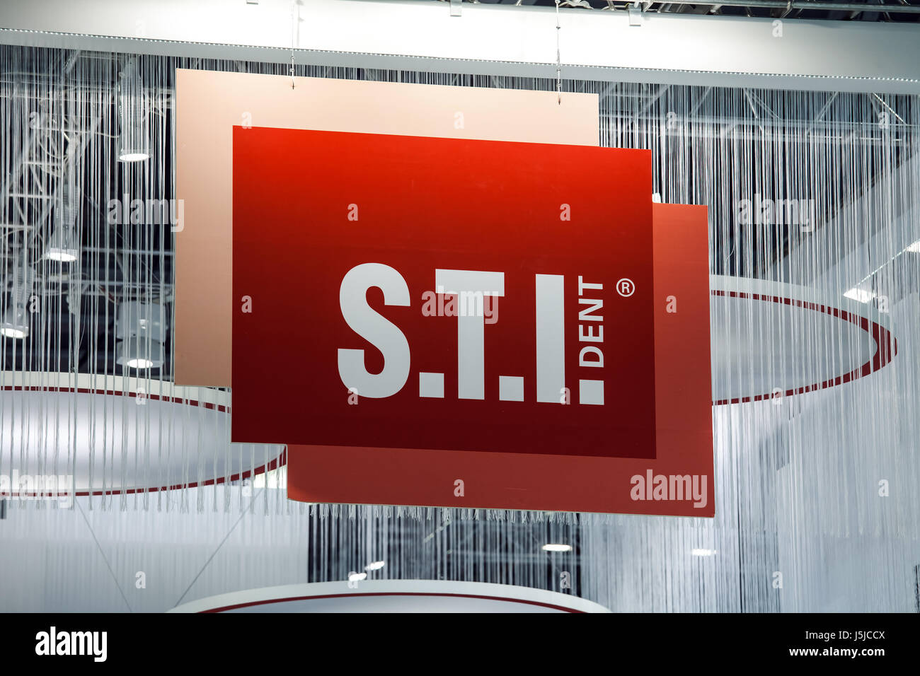 Moskau, Russland - März 2017: STI Dent Firmenschild logo Stockfoto