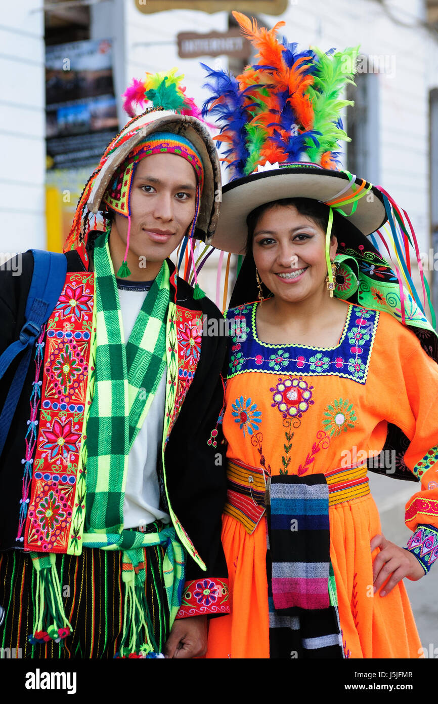 SUCRE, Bolivien - 10 SEPTEMBER: Fiesta De La Virgen de Guadalupe in Sucre. Jungen Teilnehmer in die Tanzparade in Sucre am 10. September 2011 Stockfoto