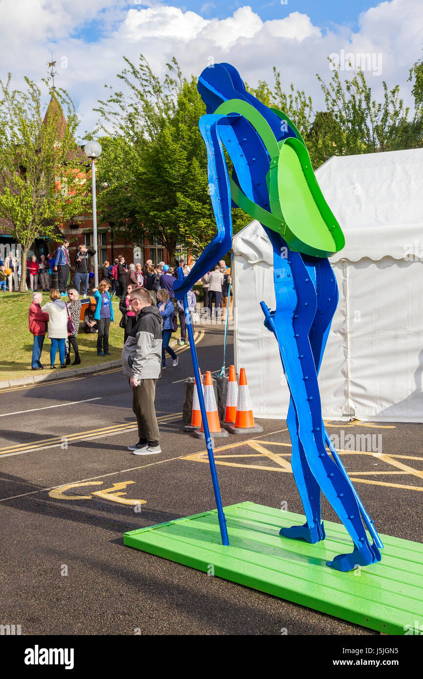 Wellingborough, Northamptonshire, Großbritannien 12h Mai 2017. 38. internationale Waendel gehen am Wochenende. Skulptur von Mick Henson aus Bozeat. Stockfoto