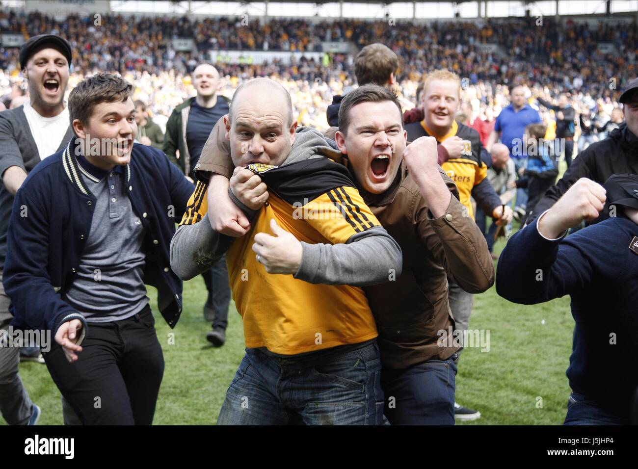 Rumpf-FANS feiern HULL CITY V CARDIFF CITY KC STADIUM HULL ENGLAND 4. Mai 2013 Stockfoto