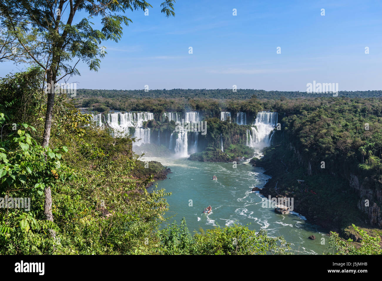 Blick auf die Iguazu-Wasserfälle von der brasilianischen Seite, UNESCO-Weltkulturerbe, Foz do Iguaçu, Bundesstaat Parana, Brasilien Stockfoto