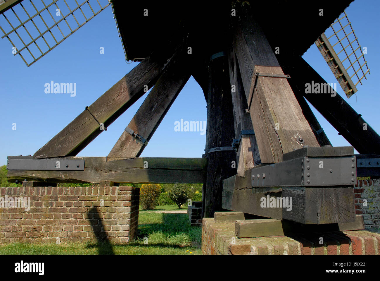 blaue Schutz von historischen Gebäuden und Denkmälern engineering Holzenergie Stockfoto