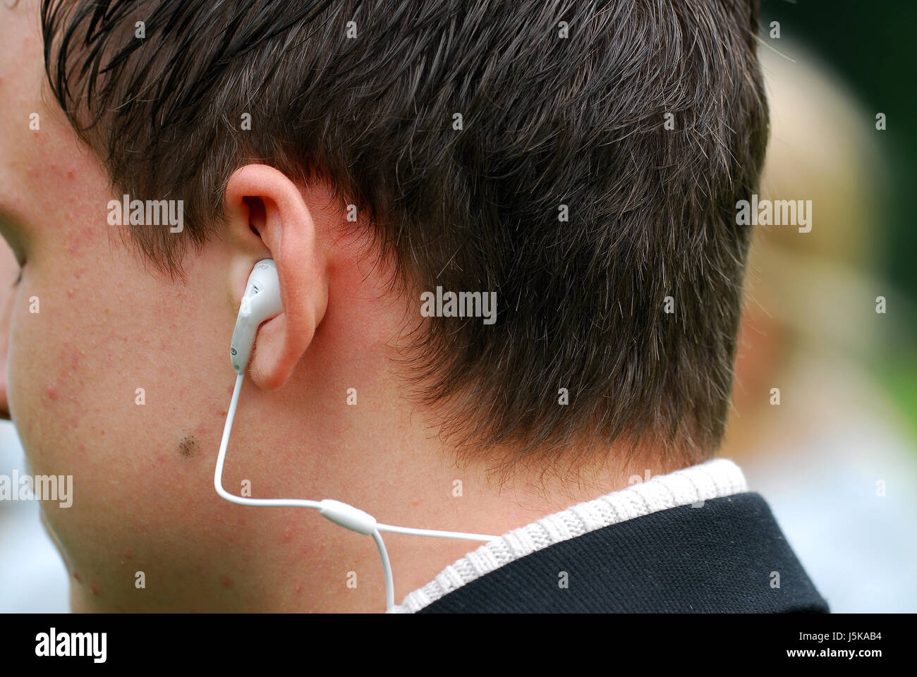 Musik Silber Ohren auf die Art und Weise mobile Lautsprecher Ohrstöpsel Kopfhörer Ohrhörer Stockfoto