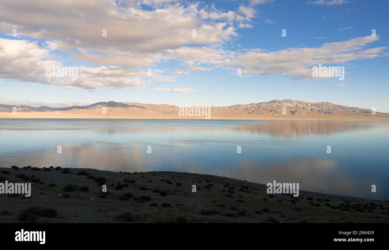 Walker See spiegelt Chukar Ridge und Mount Ferguson Blick von 20 Meile Strand westliche USA Stockfoto