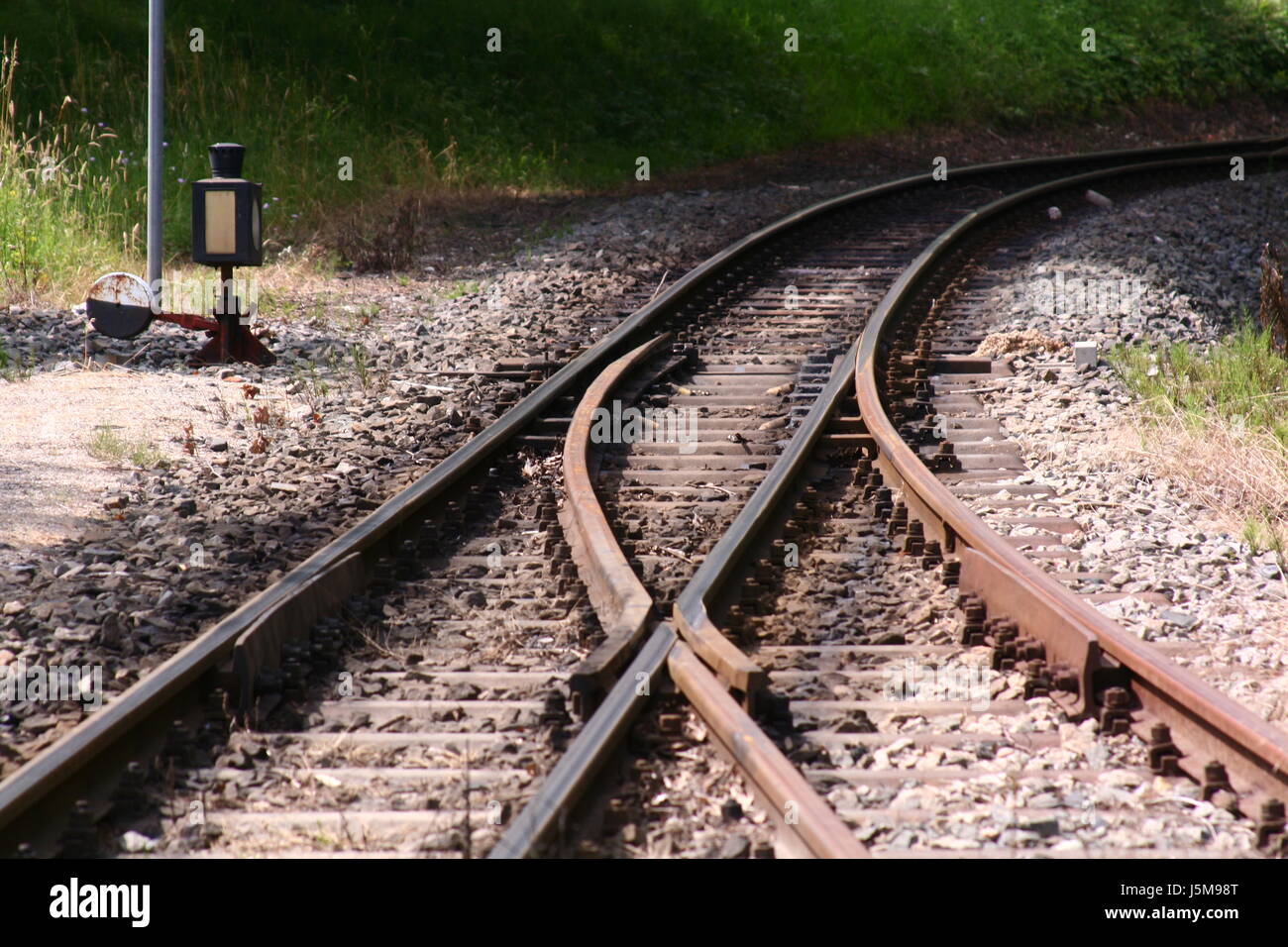 Gleise Schiene Ertrag Schalter Eisenbahn Schienen Zug Spur Gleis Gleisbett  gleisanlage Stockfotografie - Alamy