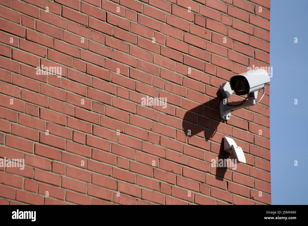 Überprüfen Sie die Wand Fassade Überwachung bestimmter außer Haus Wand Delinquenz gesicherten Tresor Stockfoto