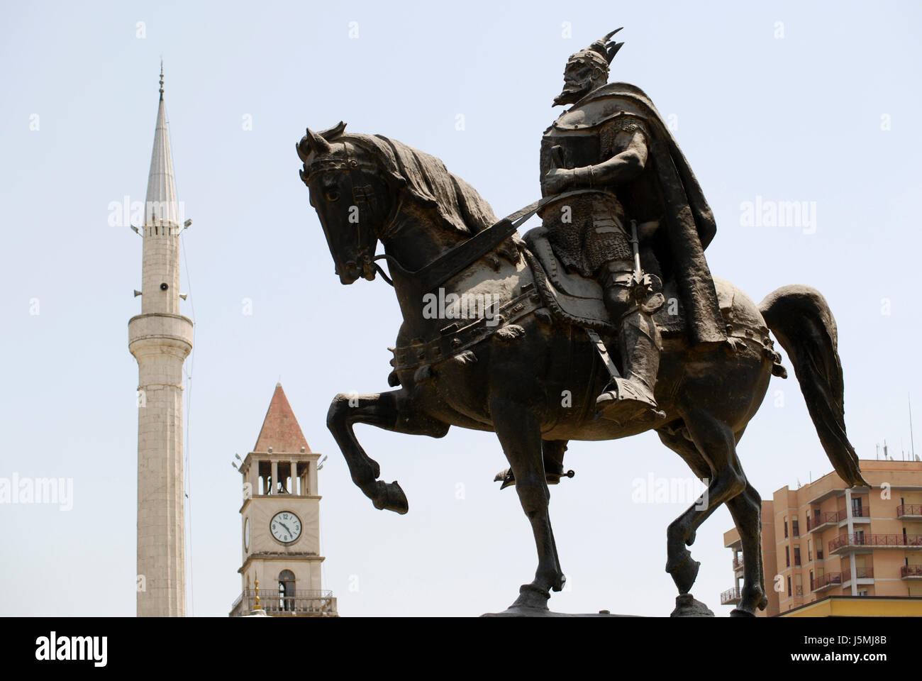 Metropole Pferd beleuchtete Hauptstadt Moschee islamische Albanien Stadt von 1 Million Stockfoto