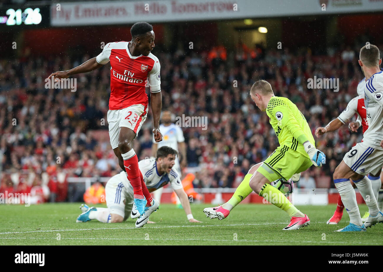 Danny Welbeck Arsenal schießt mit einem kickte während der Premier-League-Spiel zwischen Arsenal und Sunderland AFC im Emirates Stadium in London. 16 Mai 2017 nur zur redaktionellen Nutzung kein Merchandising. Für den Fußball Bilder FA und Premier League Einschränkungen gelten inc. keine Internet/Mobile Nutzung ohne FAPL Lizenz - für Details Kontakt Dataco Arron Gent /TELEPHOTO FUßBALLBILDER Stockfoto