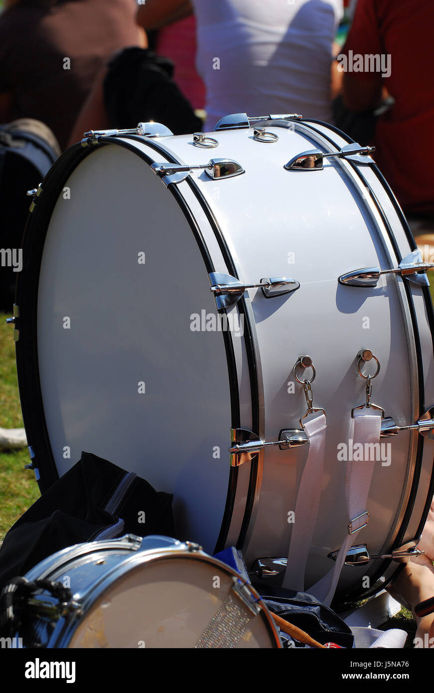 Musikinstrument Schlagzeug metallischen Schlagzeug Percussion-Instrument  messen Stockfotografie - Alamy