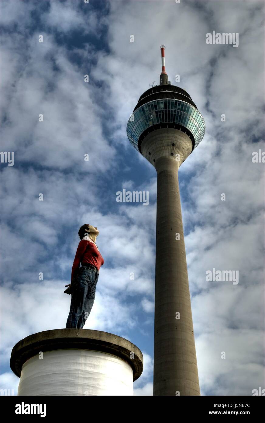 Turm Stadt Leben Statue Jeans Hose Jean Hose Säule ein Ausflugsziel Wert Stockfoto