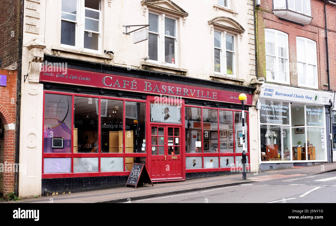 Crowborough East Sussex UK - benannt nach einem Sherlock Holmes-Kurzgeschichte von Conan Doyle in der High Street Cafe-Baskerville Stockfoto